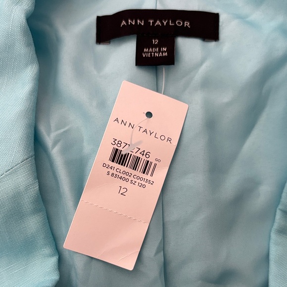Ann Taylor The Relaxed Double Breasted Blazer in Linen Blend - Picture 2 of 7